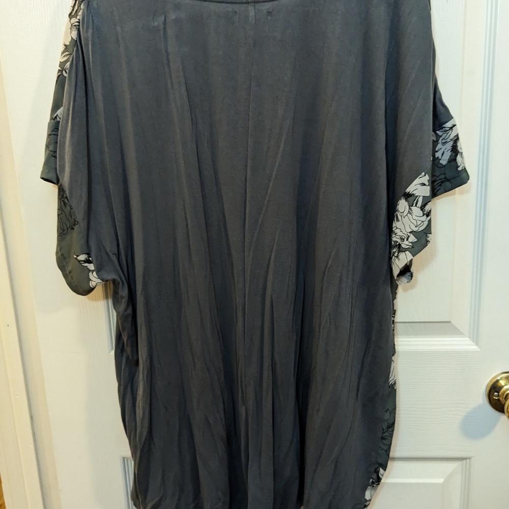 Floral Print Women's Top - Picture 3 of 8